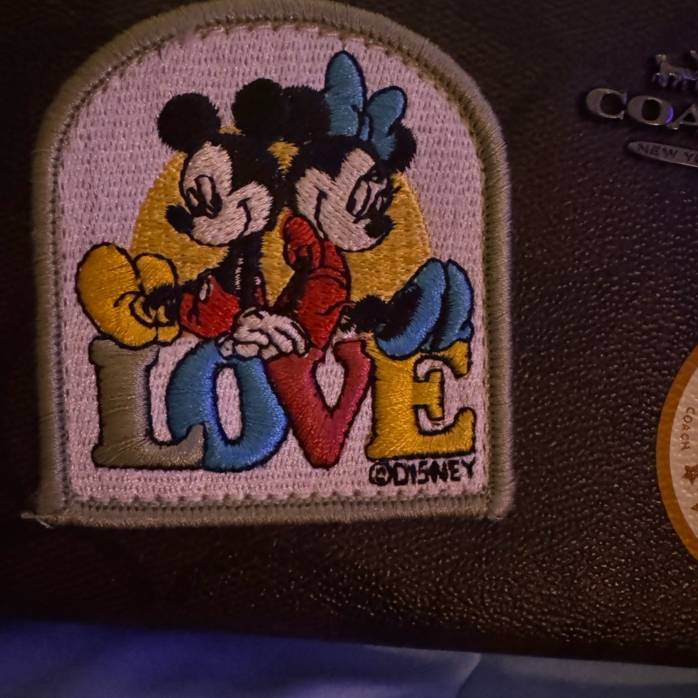 COACH x Disney Long Zip Around Wallet Minnie Mouse Patches Sig Canvas F31350 - Picture 5 of 6